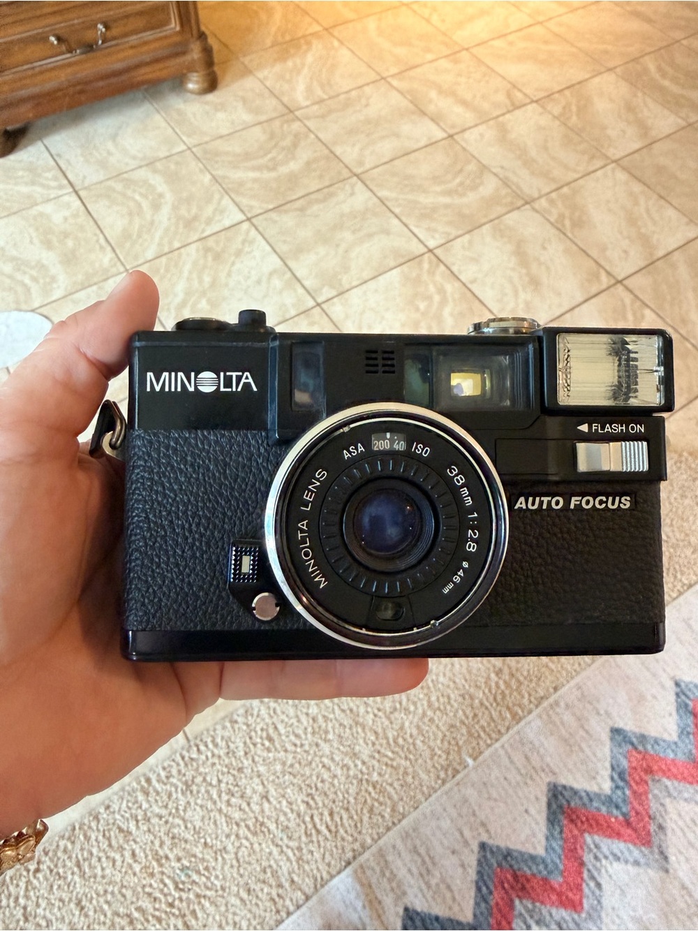 Vintage Minolta Auto Focus 35mm Film Camera Black opens unsure working condition